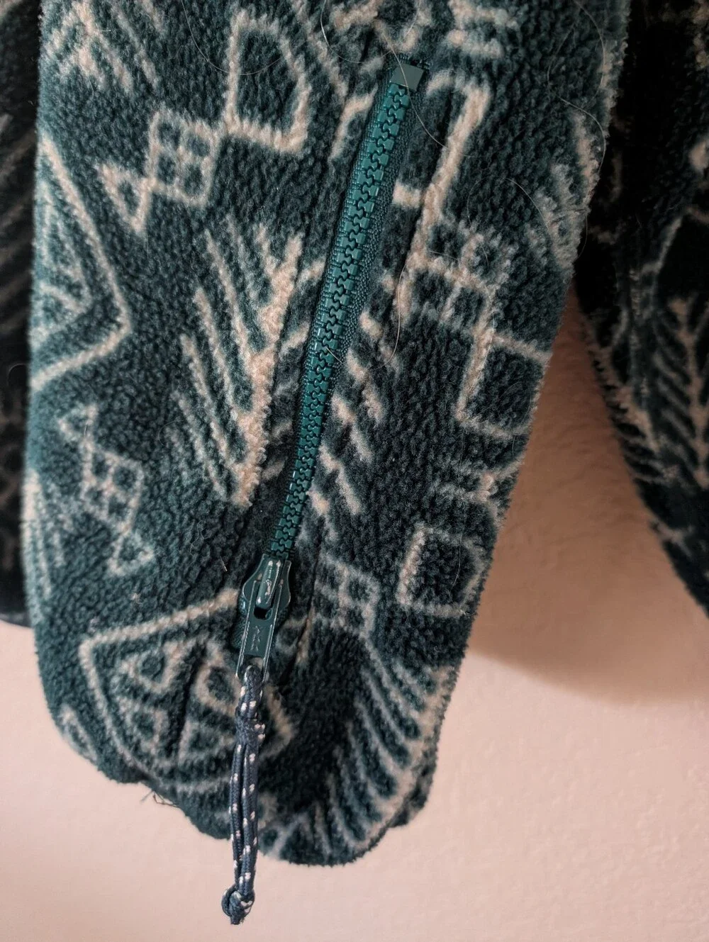 REI Green and White Geometric Fleece Pullover Sweater With Extra Large Pocket